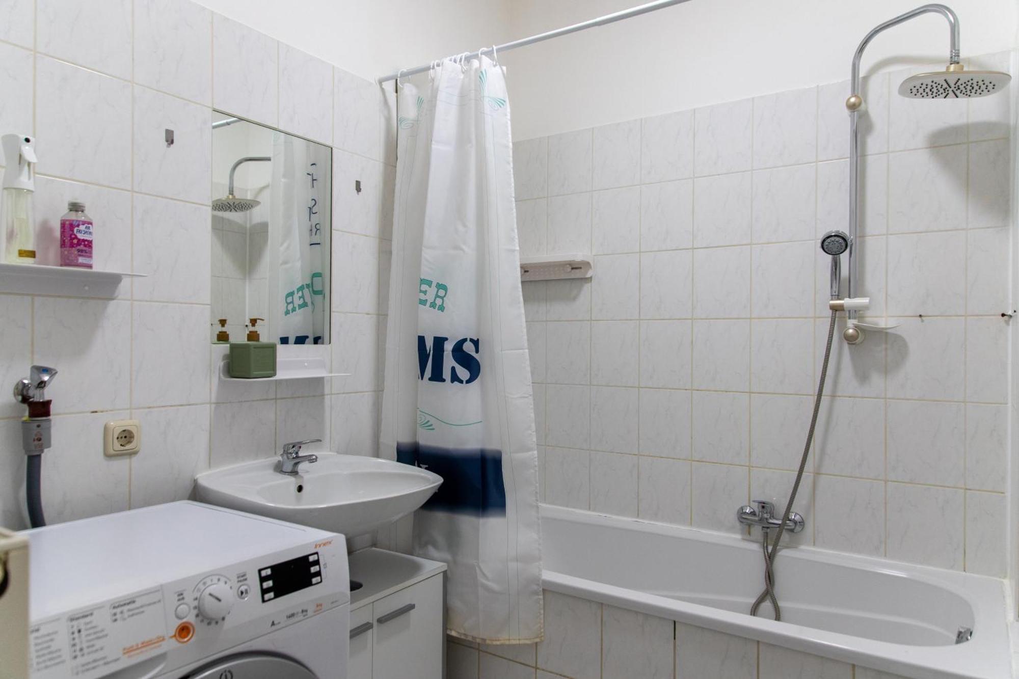 Schoene Wohnung Mit Parkplatz Im Zentrum Von Linz Exterior photo